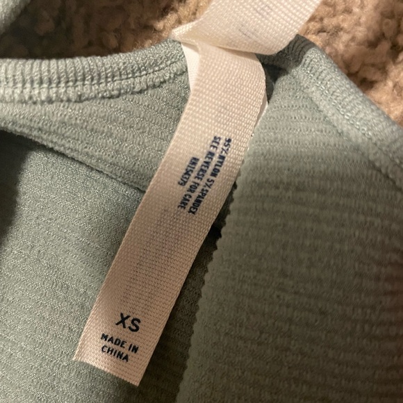 Aero Seamless Tanks - Picture 2 of 2